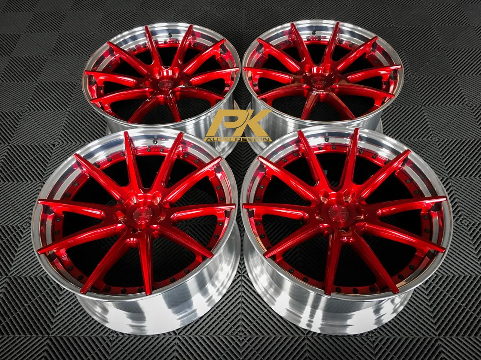 4S-BRUSHED-CRYSTAL-BURGANDY-FACE-POLISHED-LIP-GLOSS-BLACK-BARREL-VISABLE-HARDWARE-CONCAVE-WHE...webp