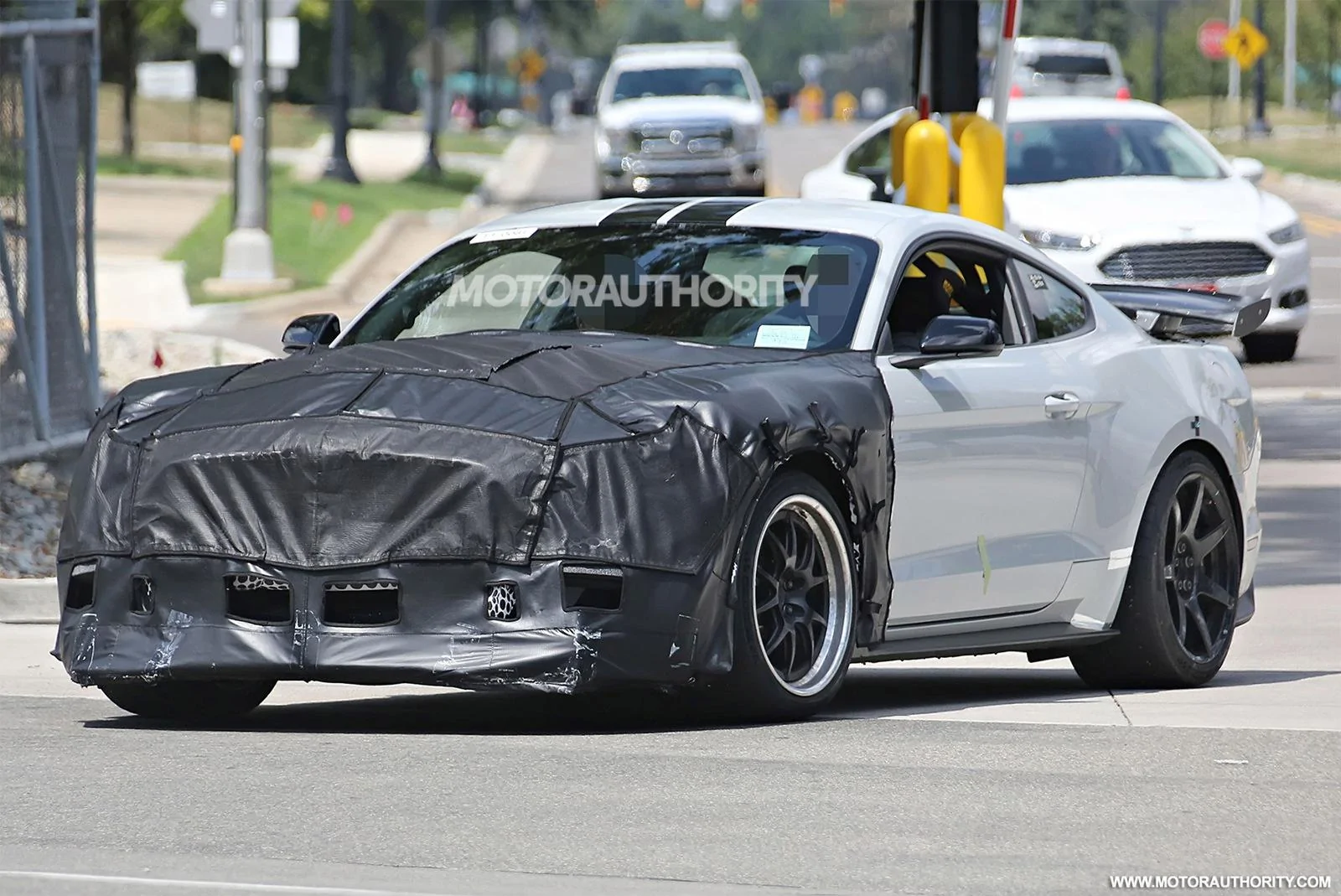 2018-ford-mustang-shelby-gt500-spy-shots--image-via-s-baldauf-sb-medien_100560028_h.webp