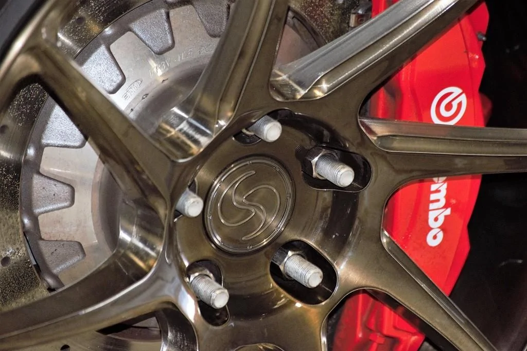 Signature_Lug_Nuts_OEM_2.webp