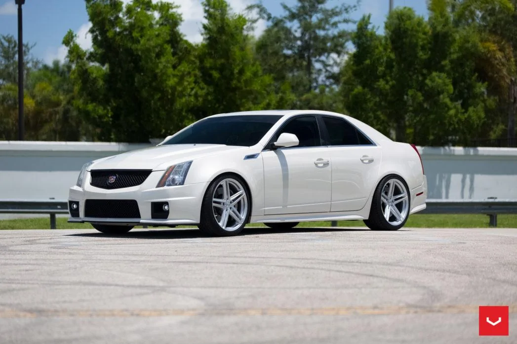 Cadillac_CTS-V_VFS5_3c0b916a-1047x698.webp
