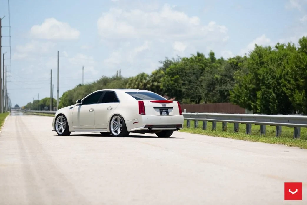 Cadillac_CTS-V_VFS5_780705af-1043x698.webp