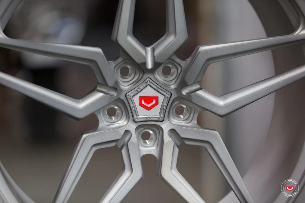 Vossen-Forged-M-X1-Wheel-C06-Space-Grey-M-X-Series-%C2%A9-Vossen-Wheels-2018-1002-1047x698.webp