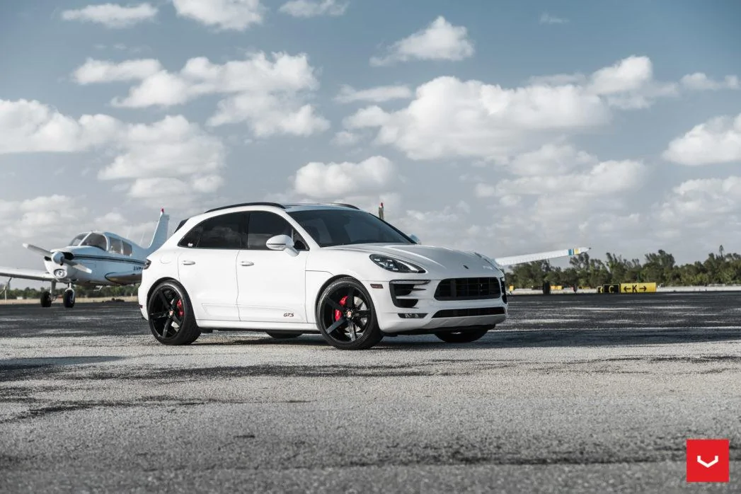 Porsche-Macan-GTS-CV-Series-CV3R-%C2%A9-Vossen-Wheels-2018-1001-1047x698.webp