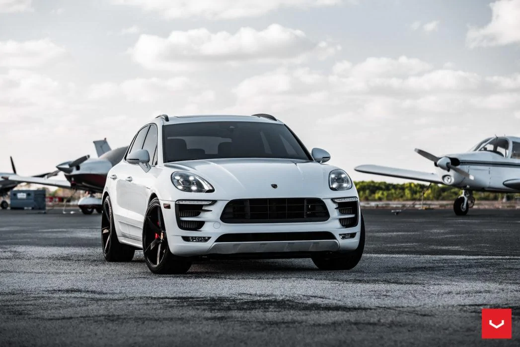 Porsche-Macan-GTS-CV-Series-CV3R-%C2%A9-Vossen-Wheels-2018-1005-1047x698.webp
