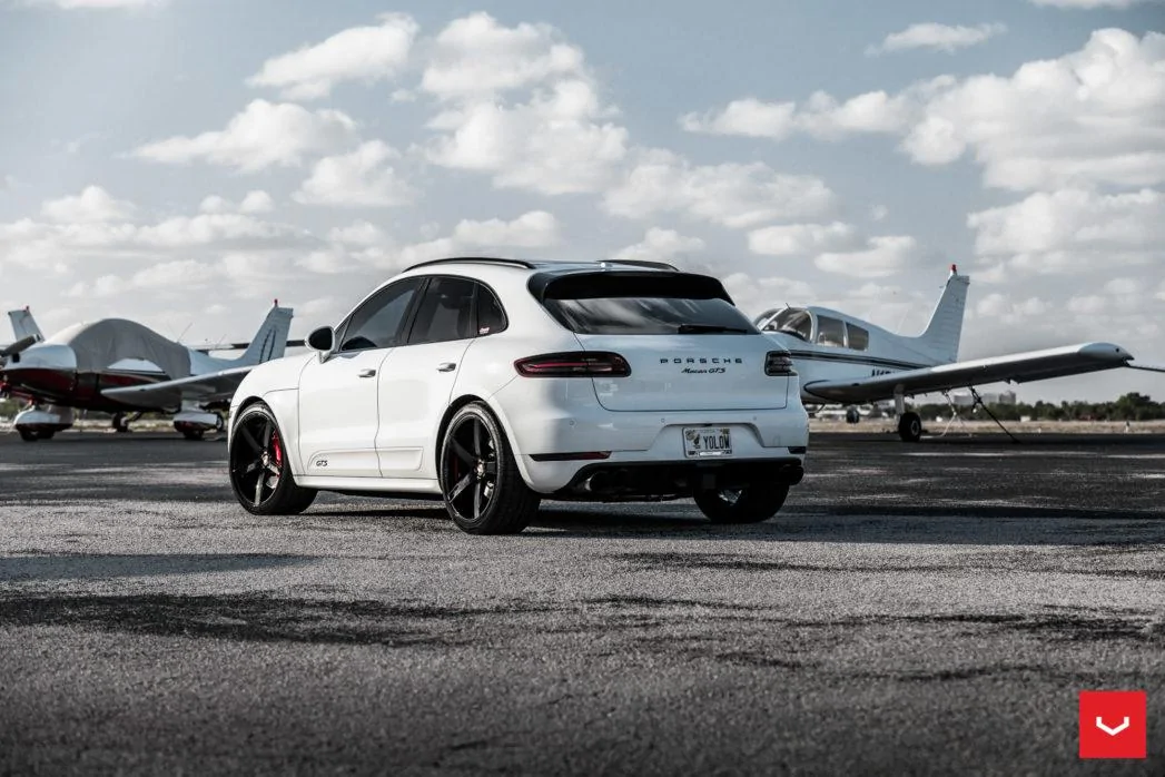 Porsche-Macan-GTS-CV-Series-CV3R-%C2%A9-Vossen-Wheels-2018-1008-1047x698.webp
