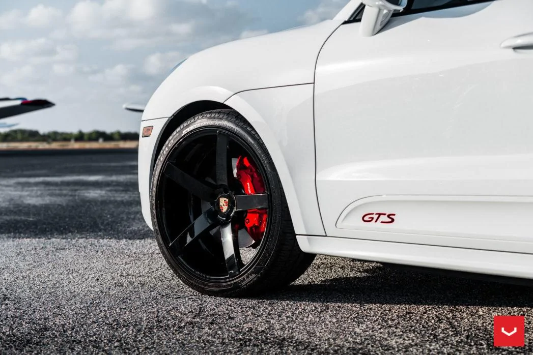 Porsche-Macan-GTS-CV-Series-CV3R-%C2%A9-Vossen-Wheels-2018-1010-1047x698.webp