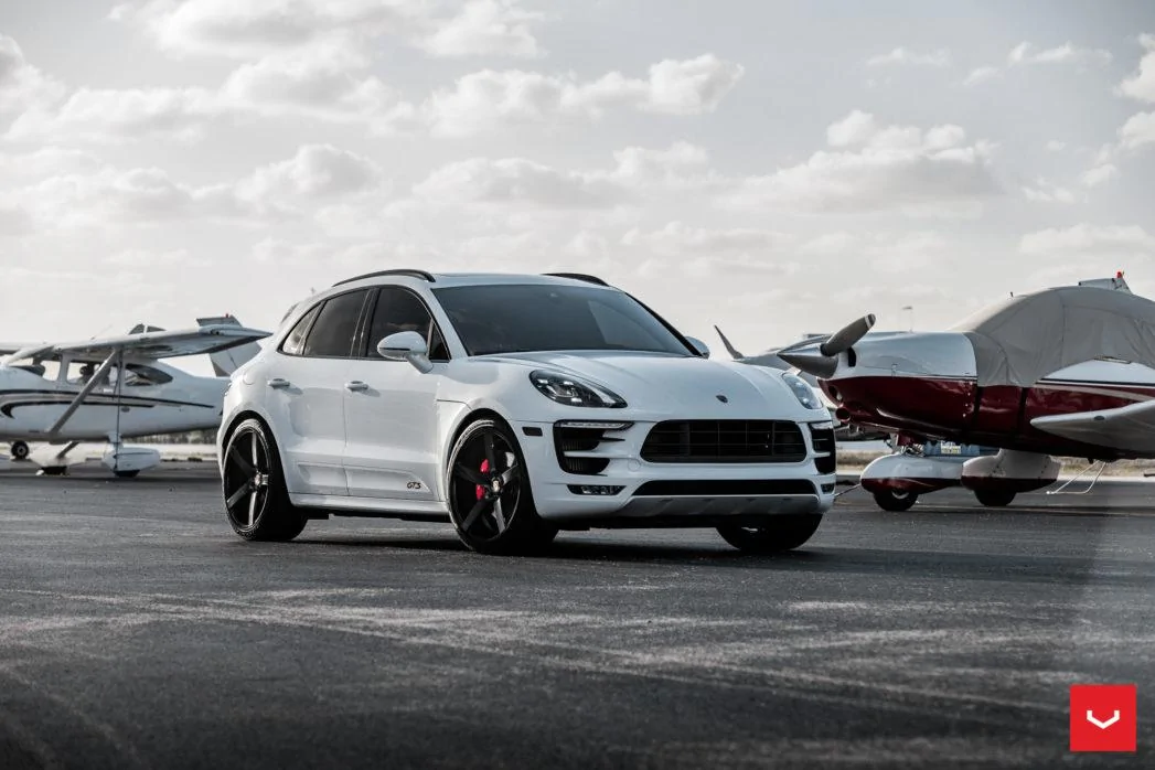 Porsche-Macan-GTS-CV-Series-CV3R-%C2%A9-Vossen-Wheels-2018-1017-1047x698.webp