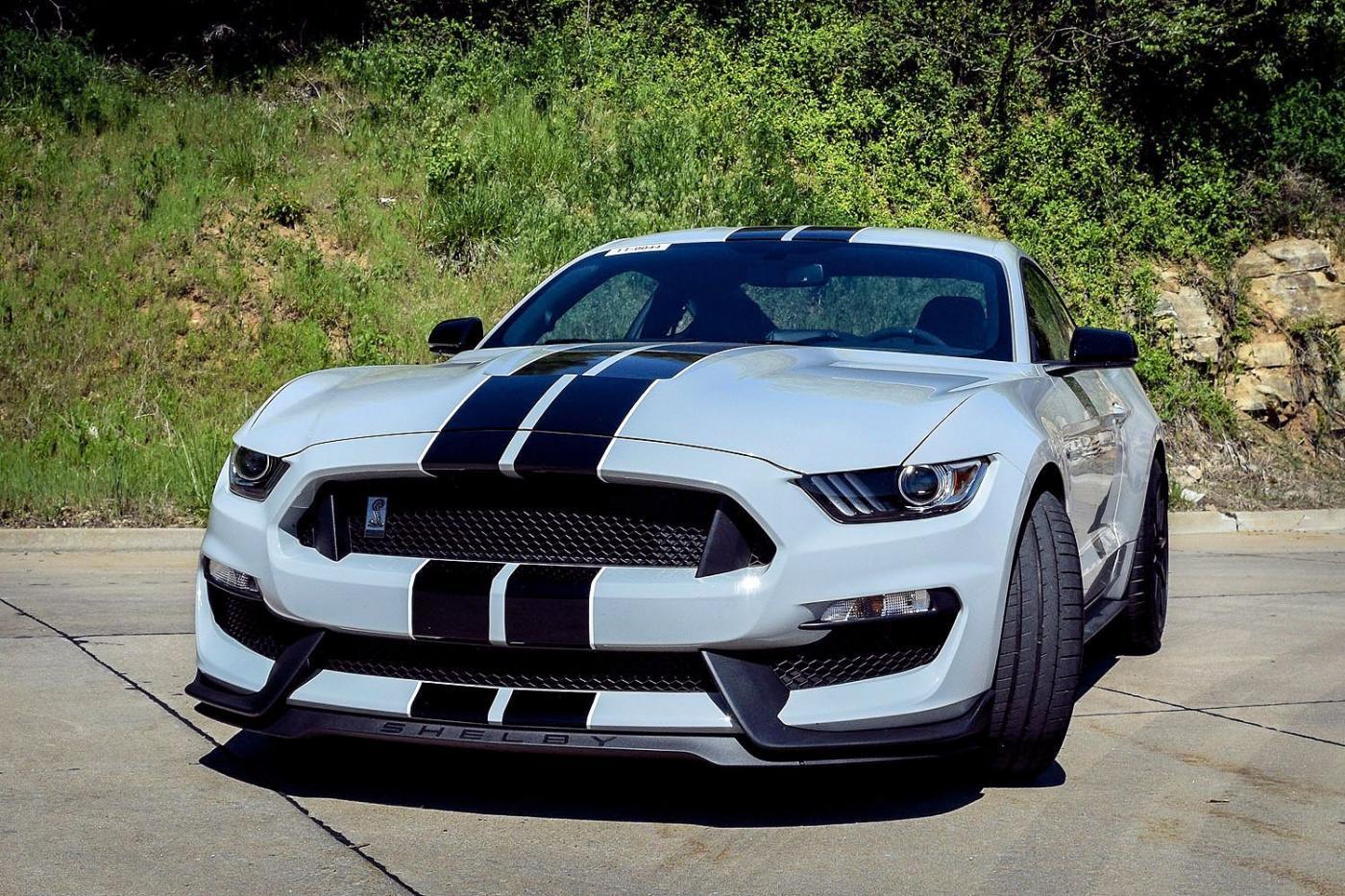 gt350-02a.jpg