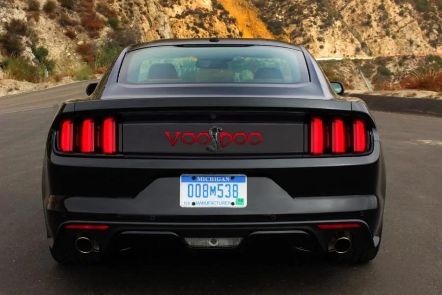 2015-ford-mustang-gt-rear.webp