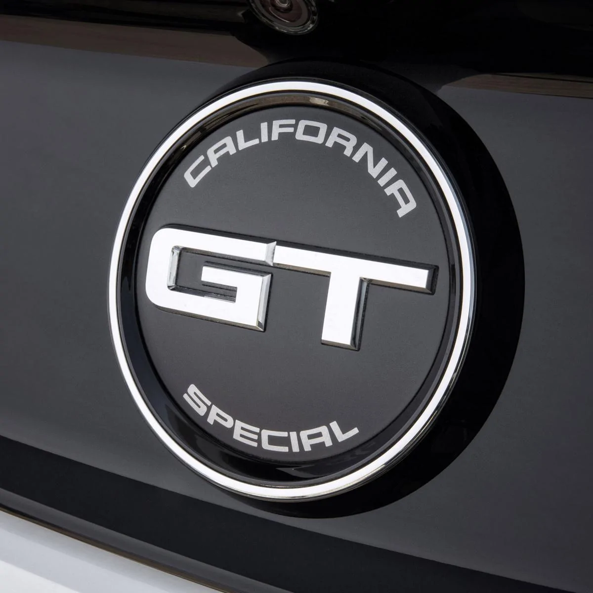 2016-ford-mustang-13_1200.webp