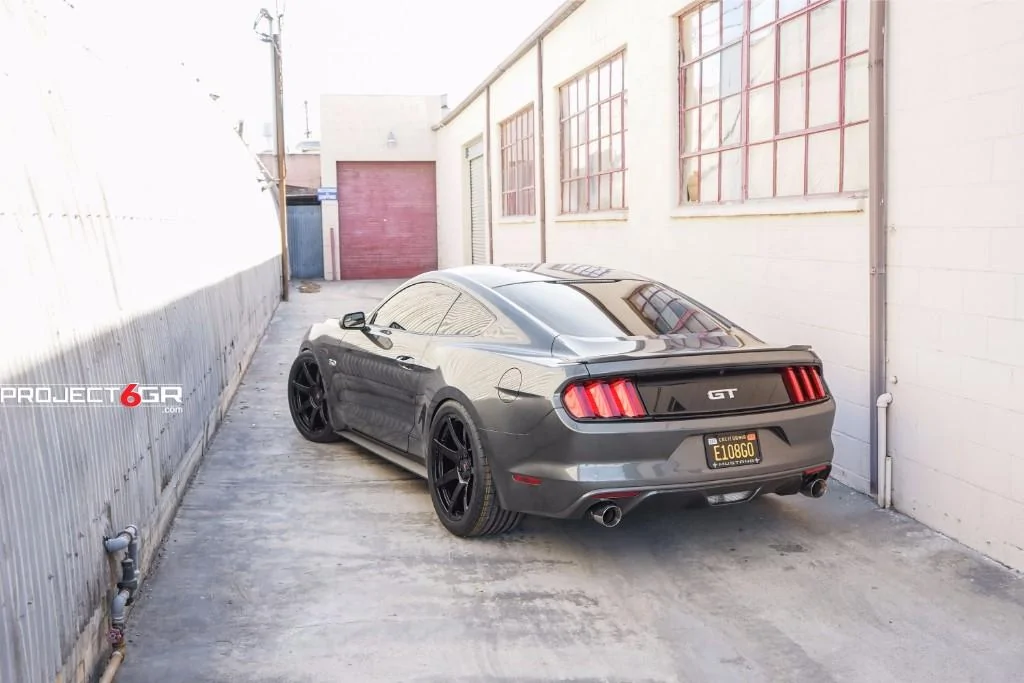 project-6gr-gloss-black-7-seven-spoke-magentic-grey-mustang-gt-3013-03.webp