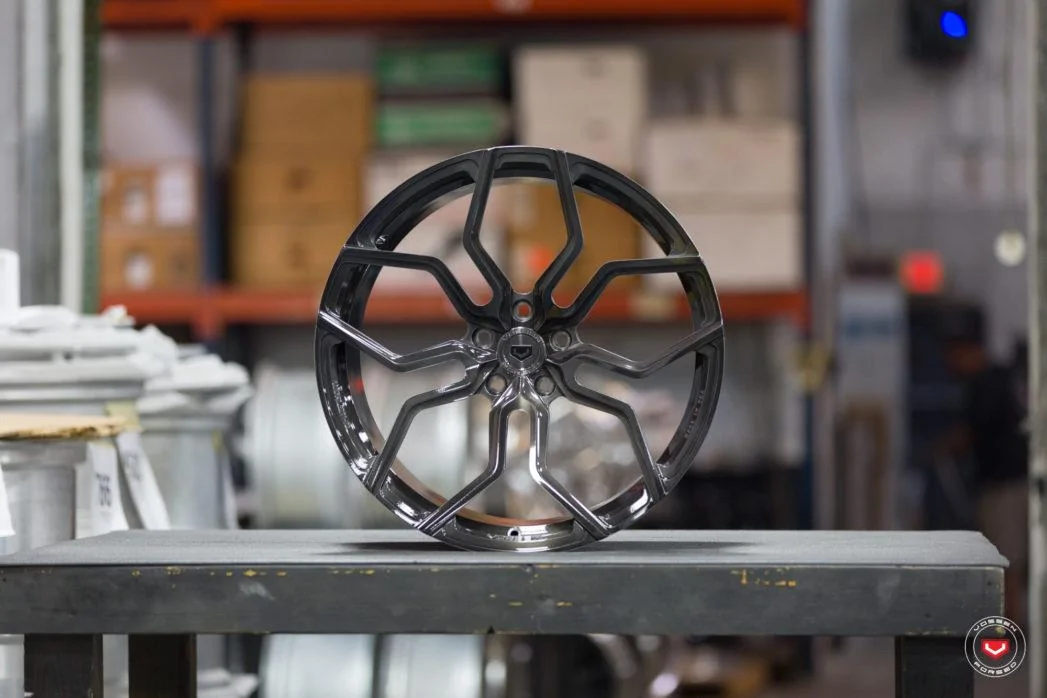 Vossen-Forged-HC-3-Wheel-C01-Midnight-Smoke-HC-Series-%C2%A9-Vossen-Wheels-2018-1005-1047x698.webp