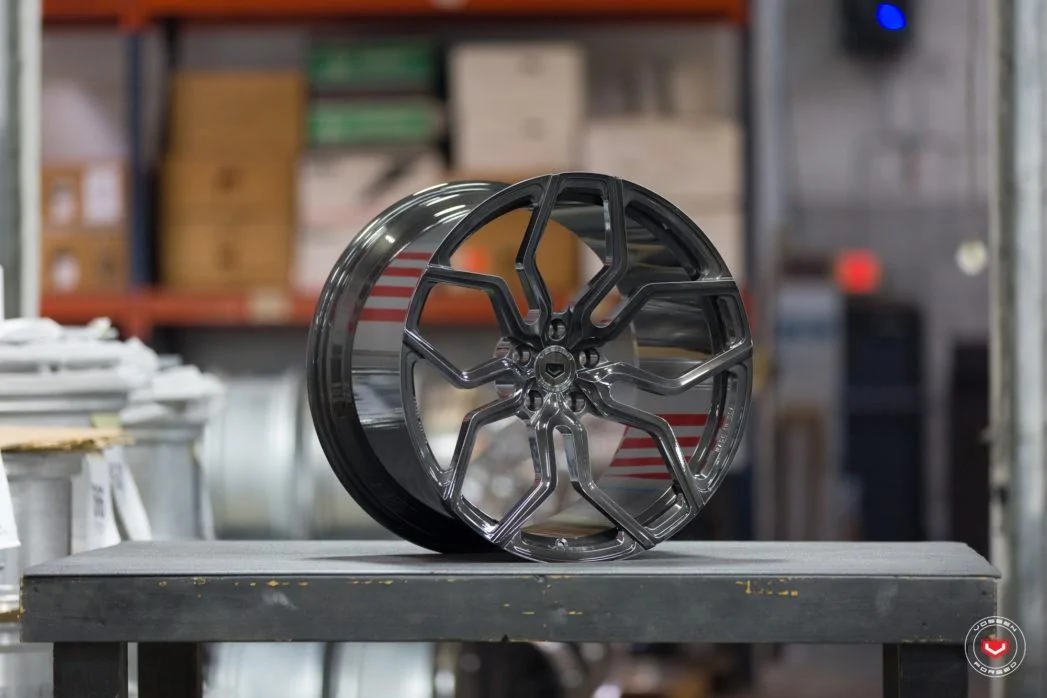 Vossen-Forged-HC-3-Wheel-C01-Midnight-Smoke-HC-Series-%C2%A9-Vossen-Wheels-2018-1008-1047x698.webp