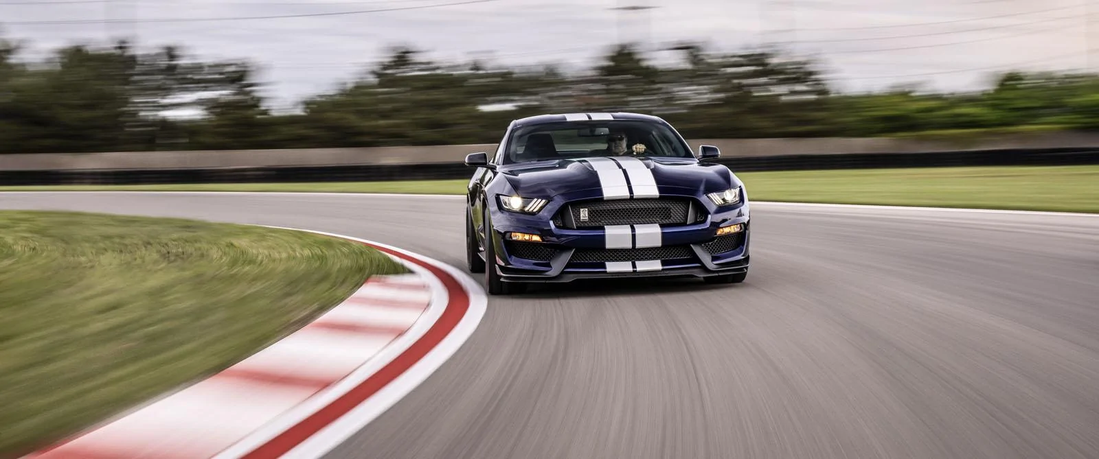 2019-Shelby-GT350-03.webp
