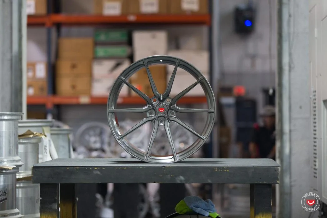 Vossen-Forged-M-X2-Wheel-C02-Dark-Smoke-M-X-Series-%C2%A9-Vossen-Wheels-2018-1005-1047x698.webp