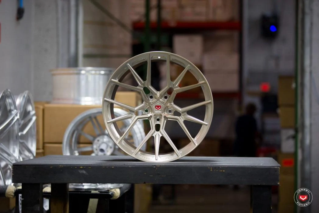 Vossen-Forged-M-X-Series-M-X3-Patina-Gold-58095-%C2%A9-Vossen-Wheels-2018-1004-1047x698.webp