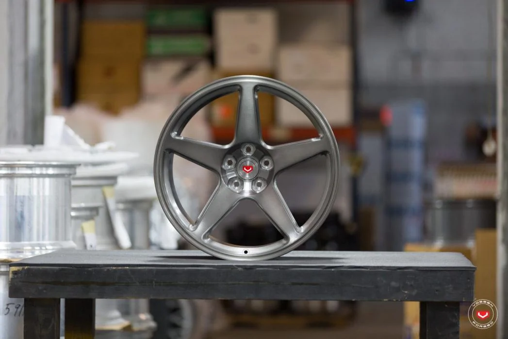 Vossen-Forged-GNS-Series-GNS-1-Dark-Smoke-59258-%C2%A9-Vossen-Wheels-2018-1003-1047x698.webp