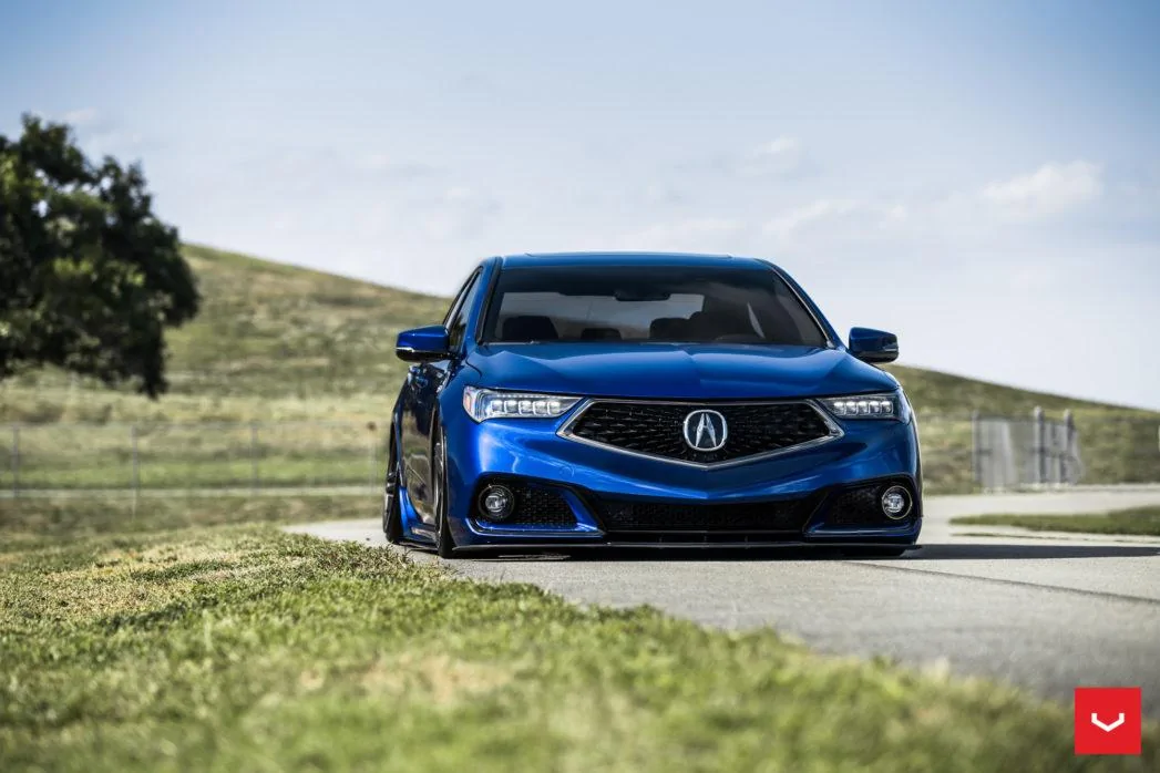 Acura-TLX-Hybrid-Forged-HF-1-%C2%A9-Vossen-Wheels-2018-1001-1047x698.webp