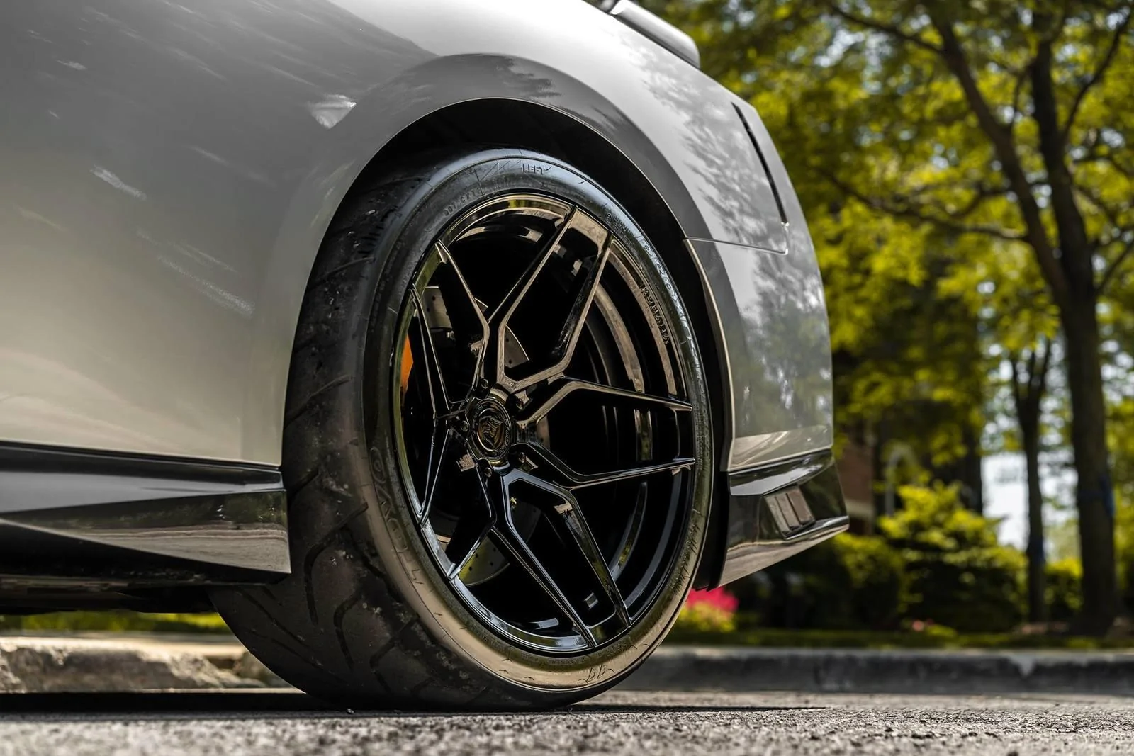 rohana-rfx11-gloss-black-deep-concave-rotory-forged-wheels-1.webp