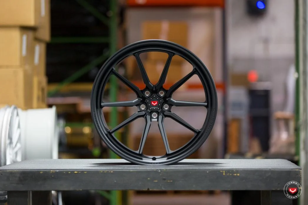 Vossen-Forged-M-X-Series-ML-X1-Satin-Black-55087-%C2%A9-Vossen-Wheels-2018-1005-1047x698.webp