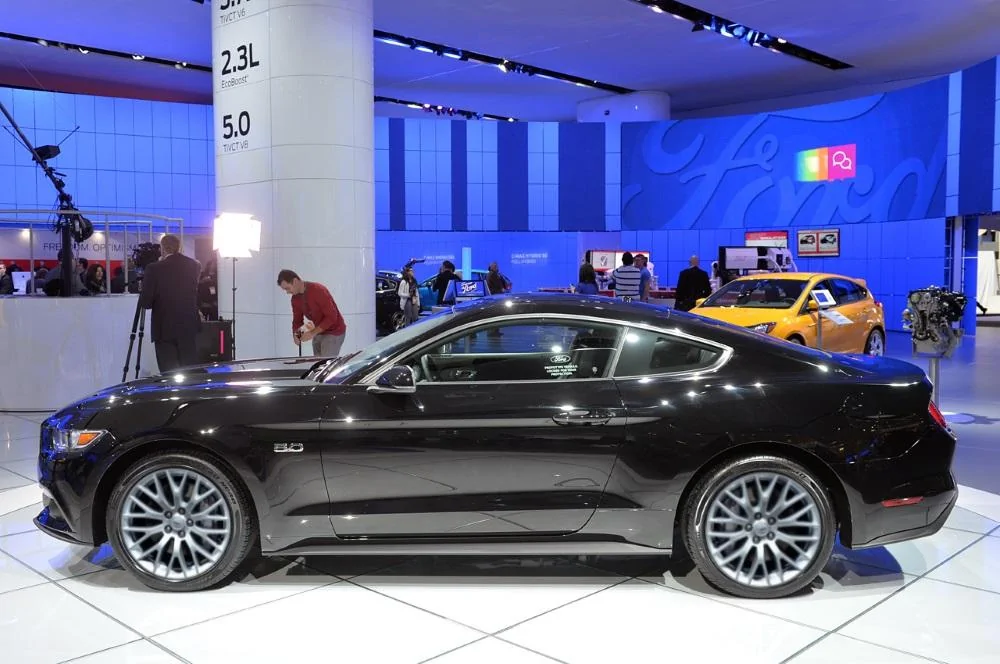 06-2015-ford-mustang-black.webp