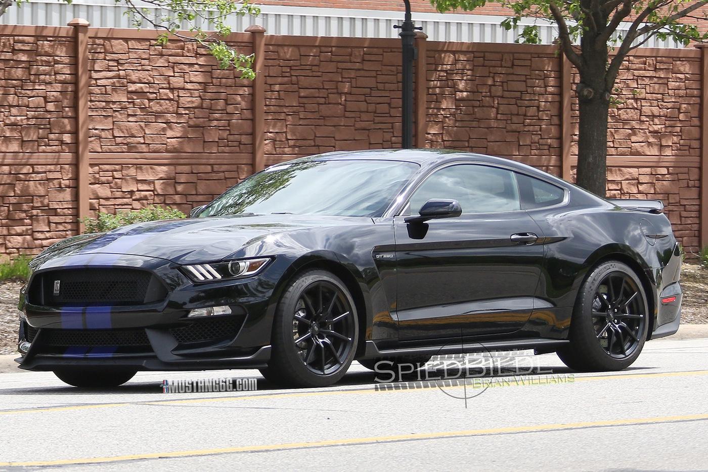 Black Shelby GT350 Mustang-1.jpg