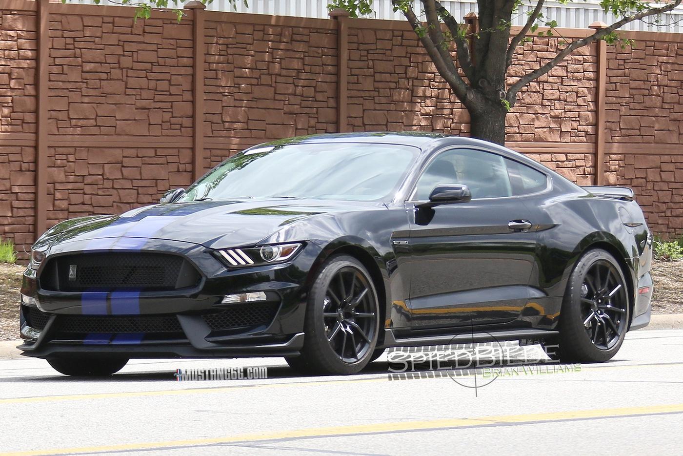 Black Shelby GT350 Mustang-2.jpg