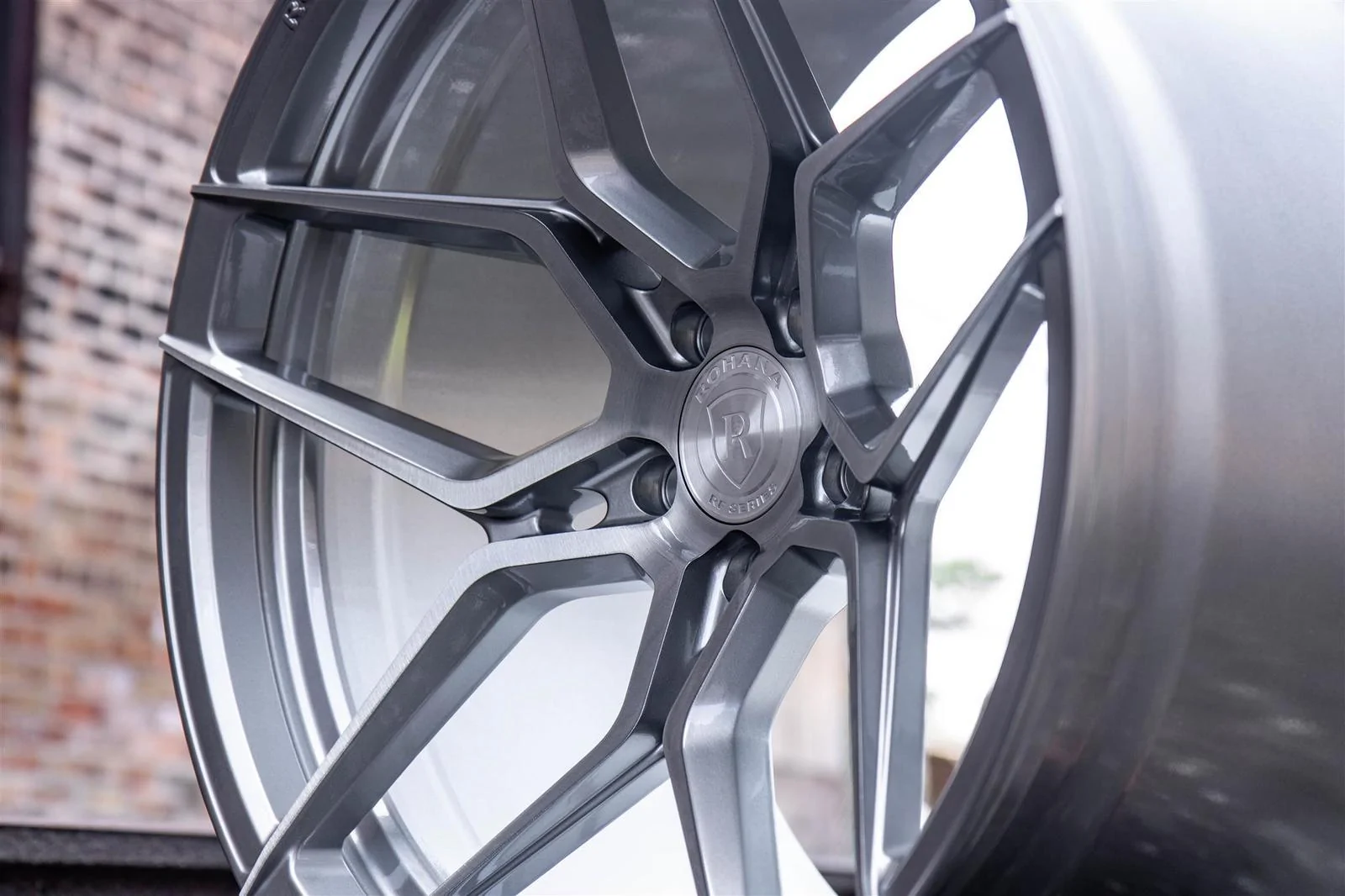 rohana-rfx11-brushed-titanium-rotory-forged-concave-wheels-2.webp