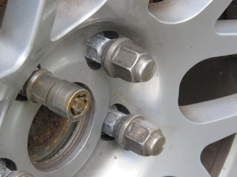 Double-nut for thread protection.webp