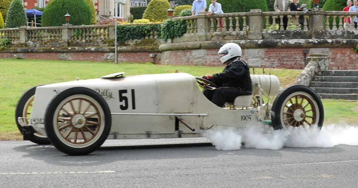 PAY-This-is-the-moment-a-111-year-old-steam-powered-car-makes-its-return-to-competitive-racing.webp