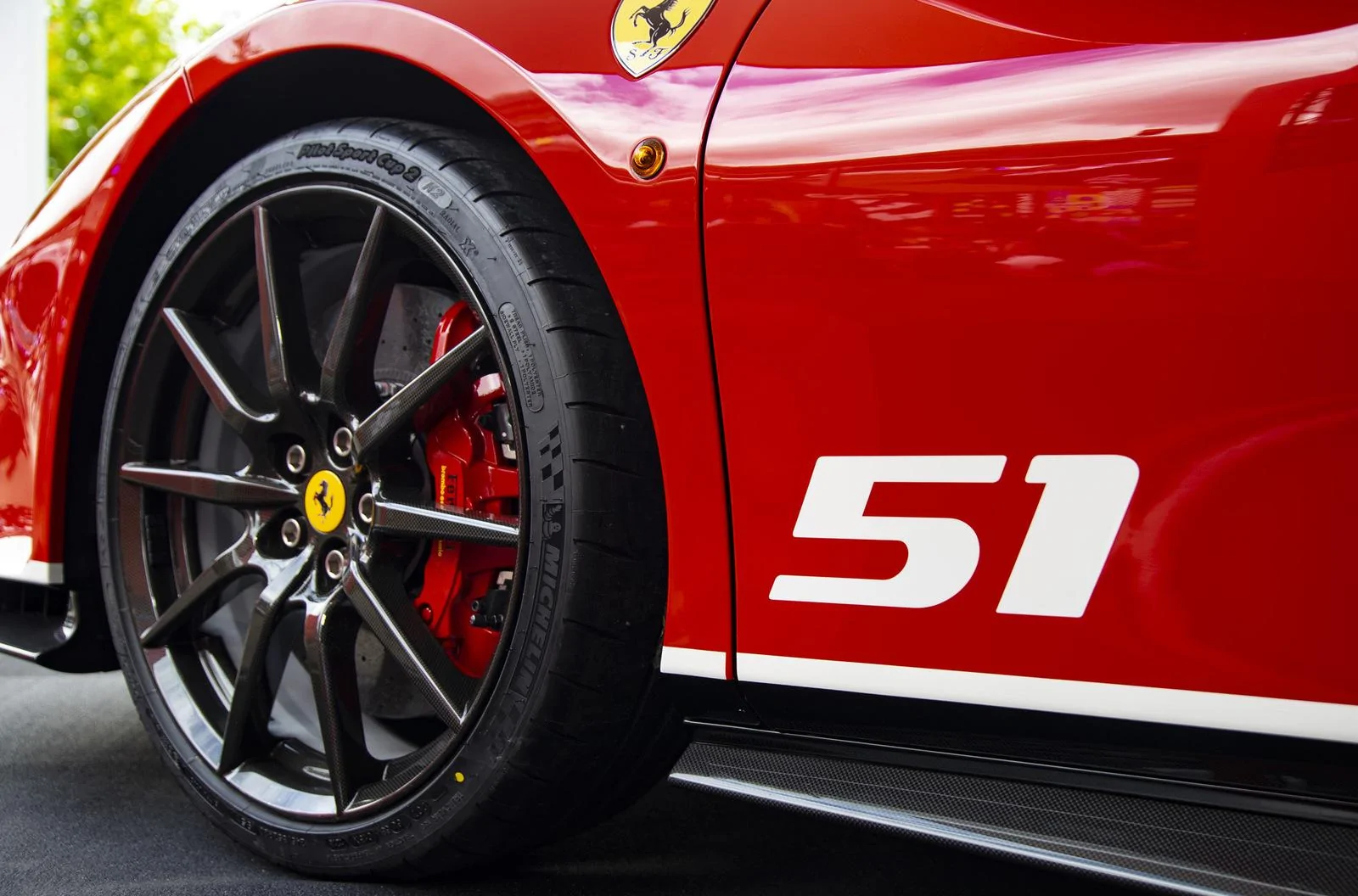 ferrari-488-pista-fitted-with-carbon-fiber-wheels_100670630_h.webp