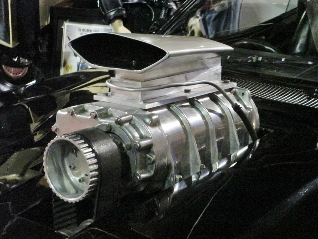 mad-max-v8-dezer-2014-8.webp