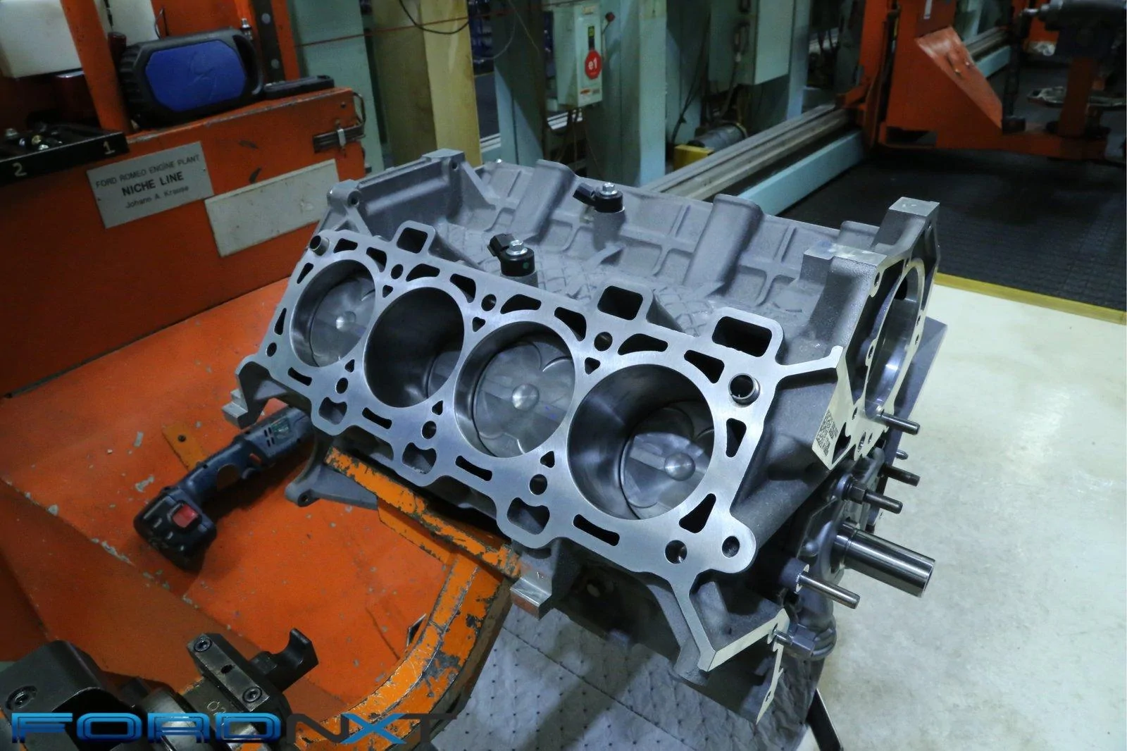 follow-along-as-teams-build-the-shelby-gt350s-voodoo-5-2-engine-2018-08-03_03-08-01_380635.webp