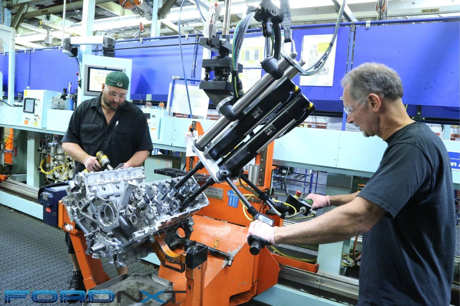 follow-along-as-teams-build-the-shelby-gt350s-voodoo-5-2-engine-2018-08-03_03-08-29_640817.webp