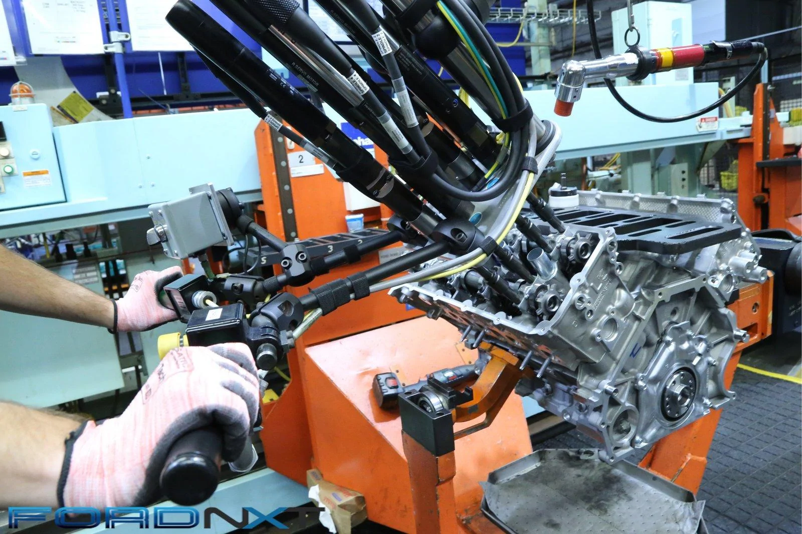 follow-along-as-teams-build-the-shelby-gt350s-voodoo-5-2-engine-2018-08-03_03-08-48_868954.webp
