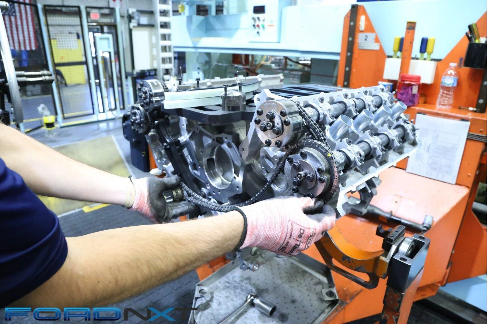 follow-along-as-teams-build-the-shelby-gt350s-voodoo-5-2-engine-2018-08-03_03-09-20_203560.webp