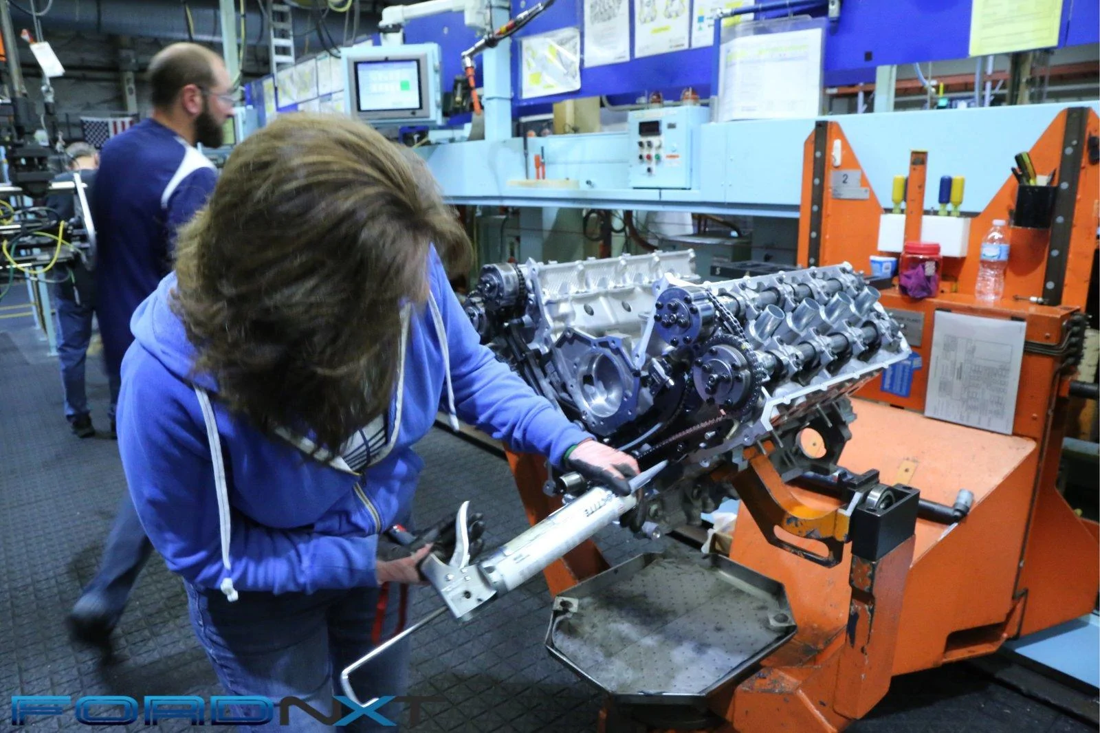 follow-along-as-teams-build-the-shelby-gt350s-voodoo-5-2-engine-2018-08-03_03-09-30_866726.webp