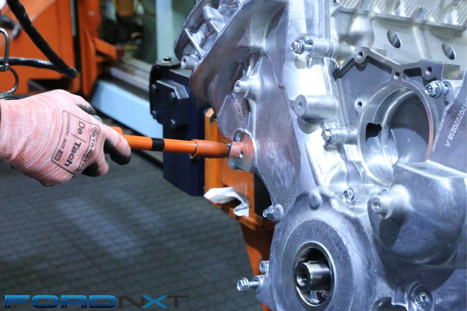 follow-along-as-teams-build-the-shelby-gt350s-voodoo-5-2-engine-2018-08-03_03-09-51_188010.webp