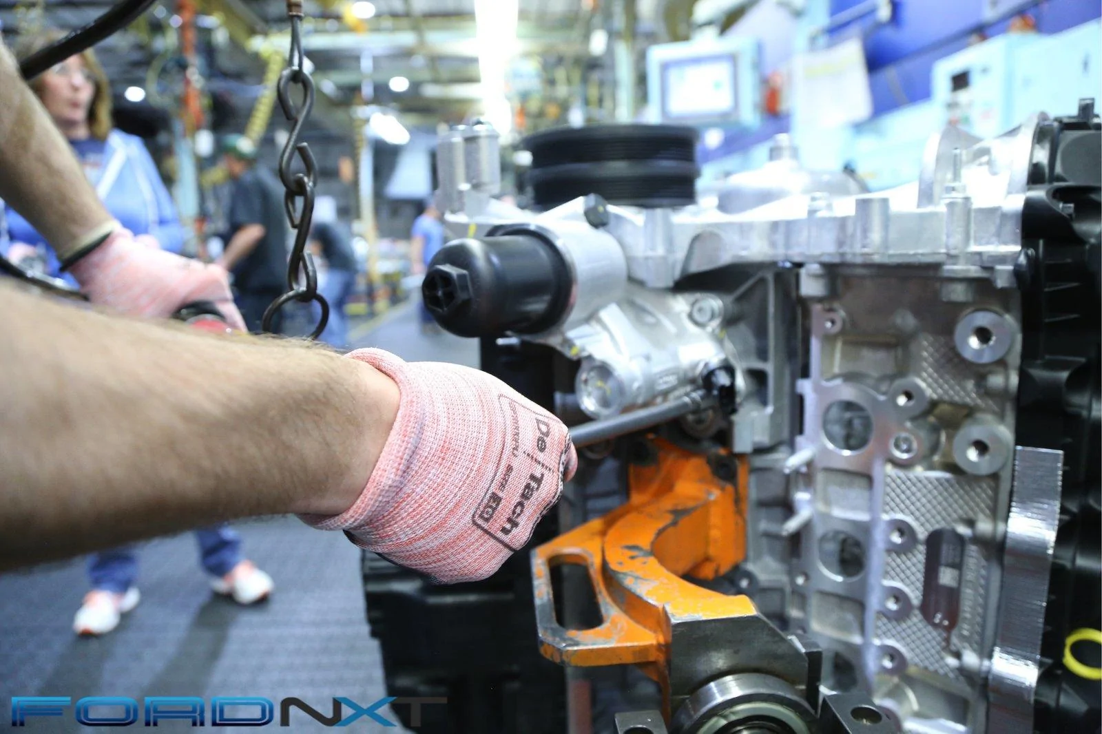 follow-along-as-teams-build-the-shelby-gt350s-voodoo-5-2-engine-2018-08-03_03-10-53_636930.webp