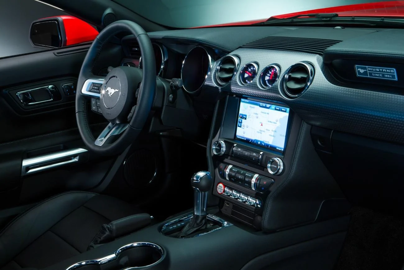2015-Ford-Mustang-front-interior-2.webp