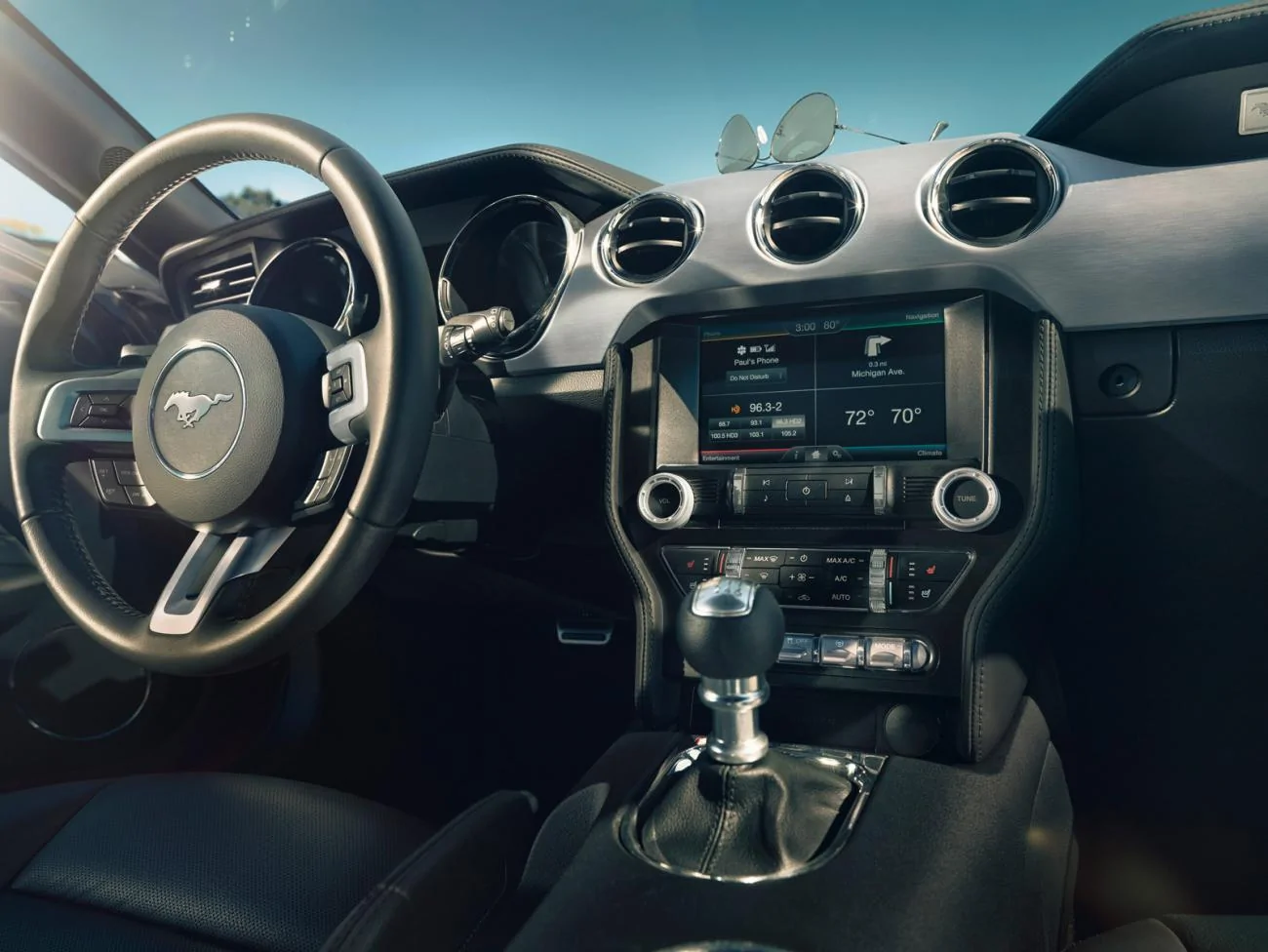 1312-2015-ford-mustang-interior.webp