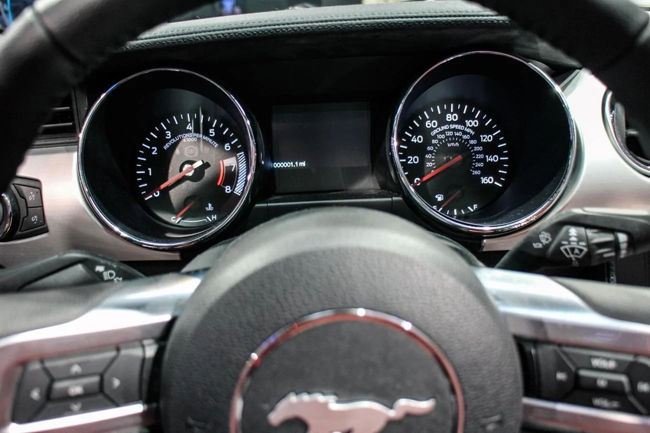 2015-ford-mustang-dash-cluster-3-2.webp