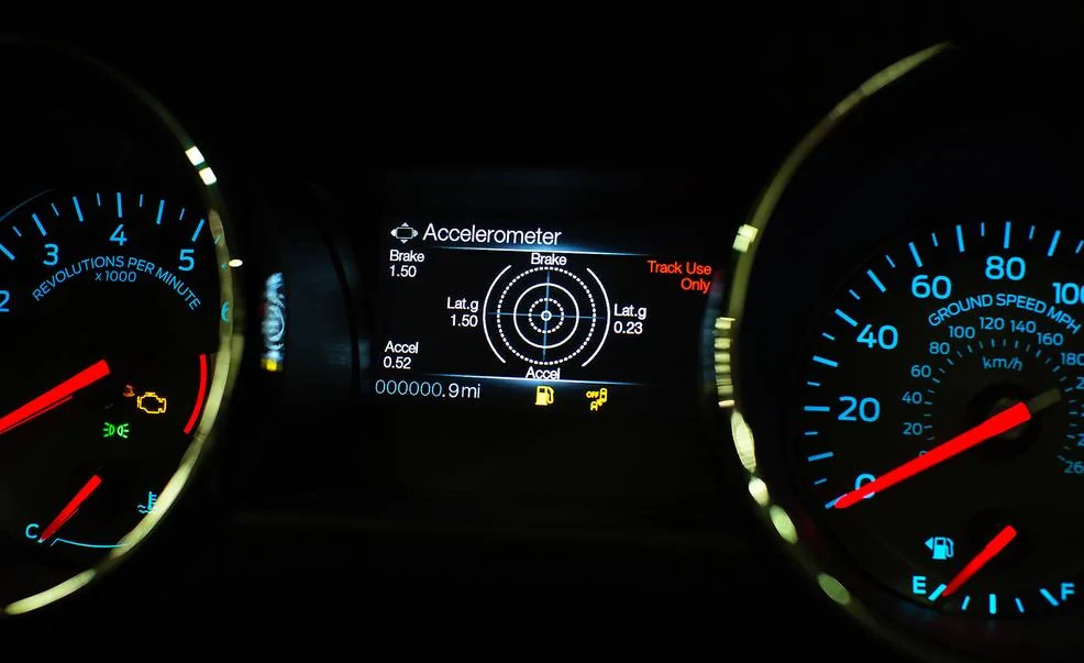 2015-ford-mustang-gt-convertible-instrument-cluster-photo-570187-s-986x603.webp
