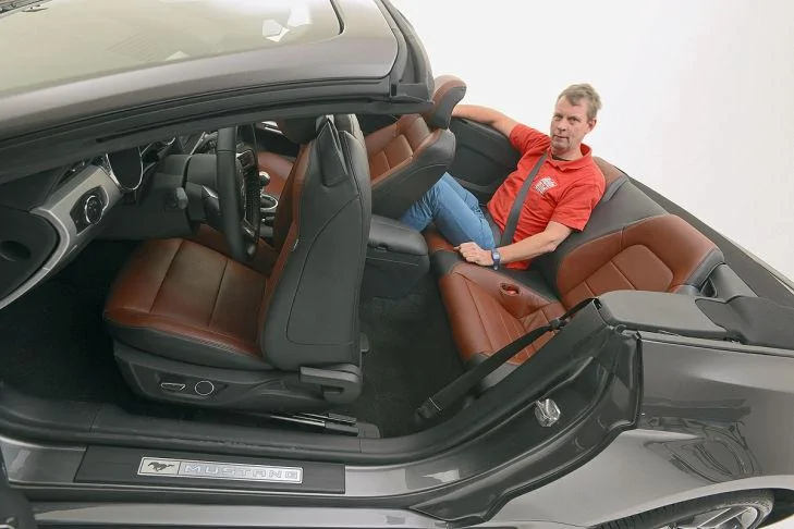 Ford-Mustang-Cabrio-Sitze-729x486-08cbec3a8daf5378.webp