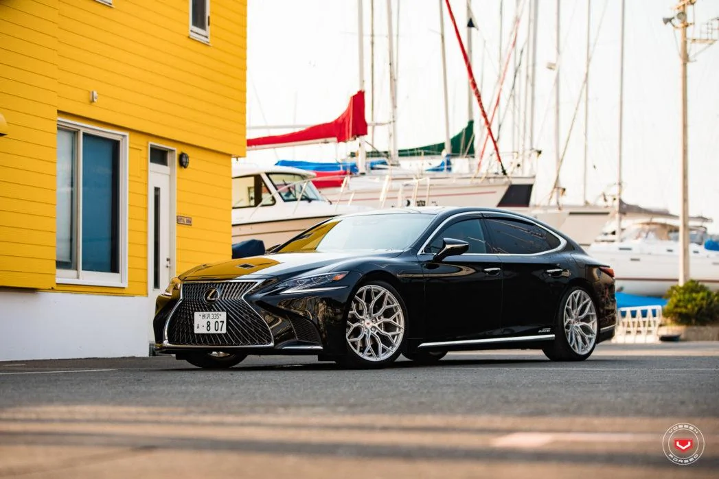Lexus-LS-500h-on-Vossen-Forged-S17-01-Wheels-%C2%A9-Vossen-Wheels-2018-1067-1047x698.webp