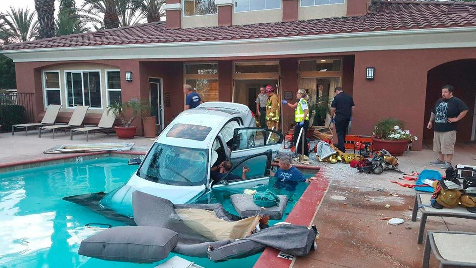 camarillo-car-into-pool.webp