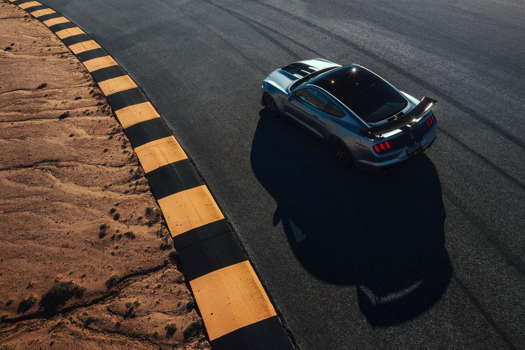 2020-Shelby-GT500-Mustang-Exterior--17_zpslbnpjikk.jpg
