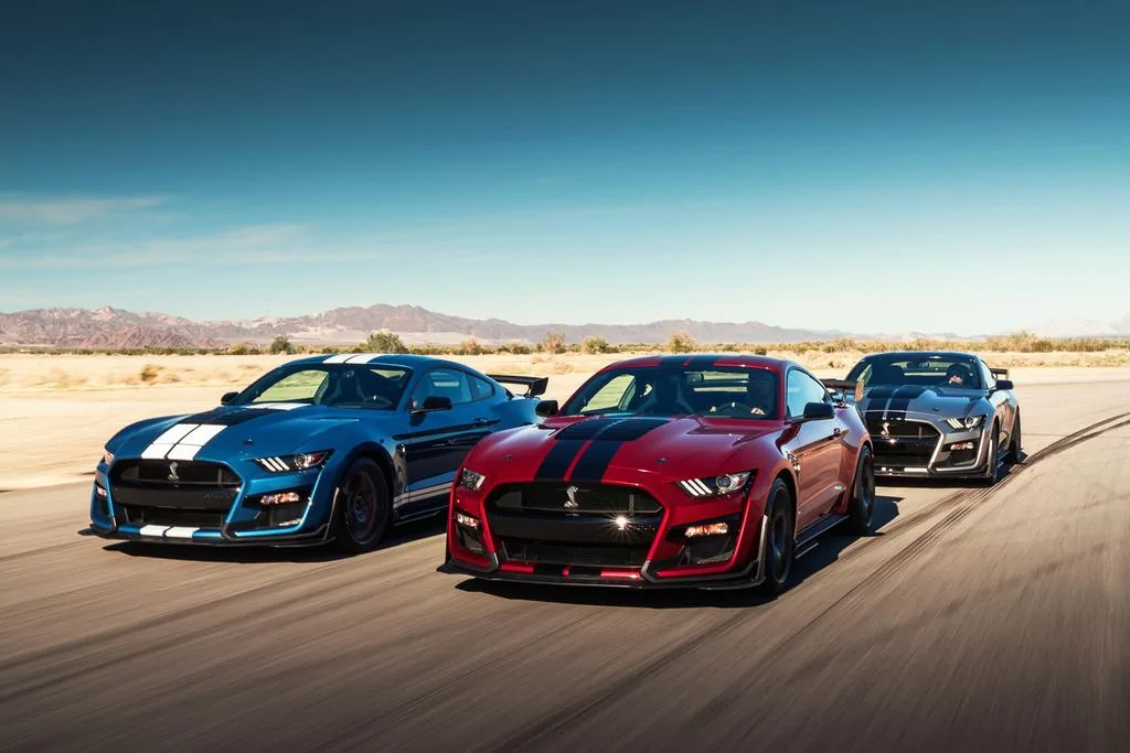 2020-Shelby-GT500-Mustang-Exterior--18_zpswxxkerhf.webp
