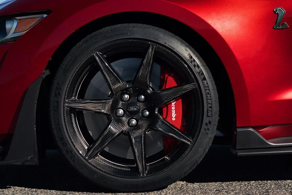 2020-Shelby-GT500-Mustang-Interior-and-Detail-14_zps9dnxgntg.webp
