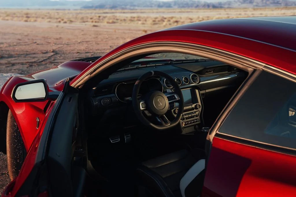 2020-Shelby-GT500-Mustang-Interior-and-Detail-19_zps4wpfo4qk.webp